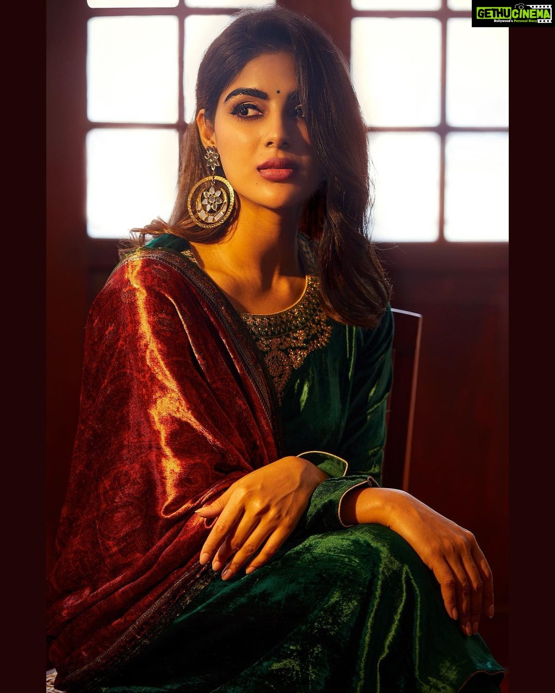 Samyuktha Menon Instagram - When your passion defines you more than your looks..that’s when you are truly beautiful 😊✨ Wearing @labelvarsha Captured by @aghil_menon MUA @sajithandsujith My team @reeltribe @hrushee_ @neethungeo #passion #ilovemywork #work #photoshoot #latest #photography #potraits #girlbuildinganempire #empress #samoninsta #talesofsam #iamsamyuktha #instasam #love #job #instanew #beautiful #instapretty #photoftheday #postoftheday #mondayblues #mondaymood #theweekthatis Brunton Boatyard, CGH Earth