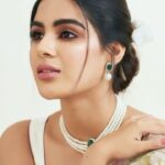 Samyuktha Menon Instagram - Making Love to Work & Passion ✨❤️ 📸 @akshay.rao.visuals In @surbhisoniindia @the_jewel_gallery MUA @nehaavchander Styled by @raji.raaga09 Shoot Coordination : @reeltribe @neethungeo Reel edits : @hrushee_ #saree #photography #sareephotography #sareelove #instasaree #floral #floralprints #reels #instareels #fashionreels #reeloftheday #trendingreels #feelitreelit #reelsofinstagram #instaphoto #instashoot #photoshoot #samoninsta #talesofsam #instasam #iamsamyuktha