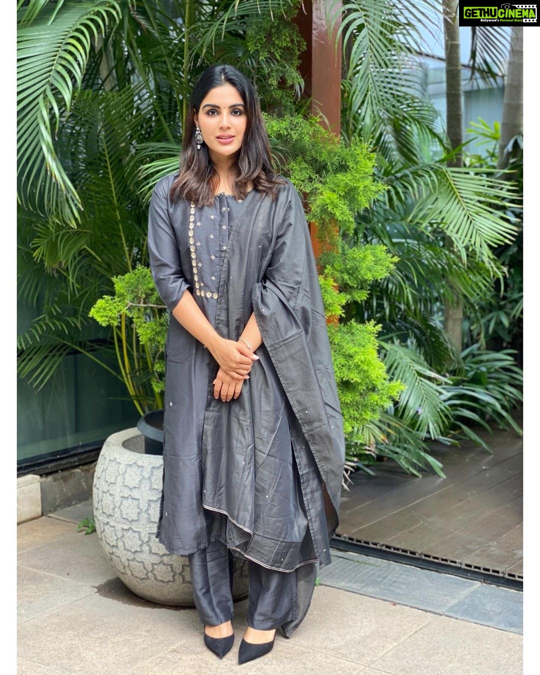 Samyuktha Menon Instagram - She has the power to drown you, softness to cleanse you and depth to save you. Celebrating the divine feminine energy ! Styled by @raji.raaga09 #feminine #energy #deep #powerful #soft #she #powerful #love #samoninsta #samfam