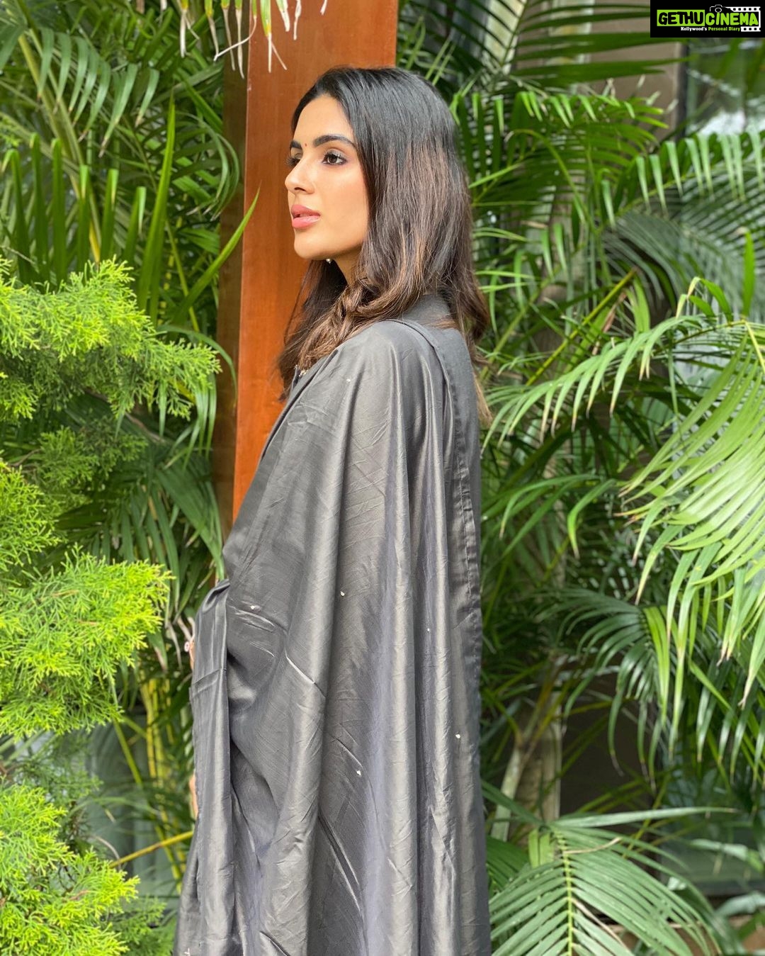 Samyuktha Menon Instagram - She has the power to drown you, softness to cleanse you and depth to save you. Celebrating the divine feminine energy ! Styled by @raji.raaga09 #vijayadashami #feminine #energy #deep #powerful #soft #she #powerful #love #samoninsta #samfam #navarathri The Ritz-Carlton, Bangalore