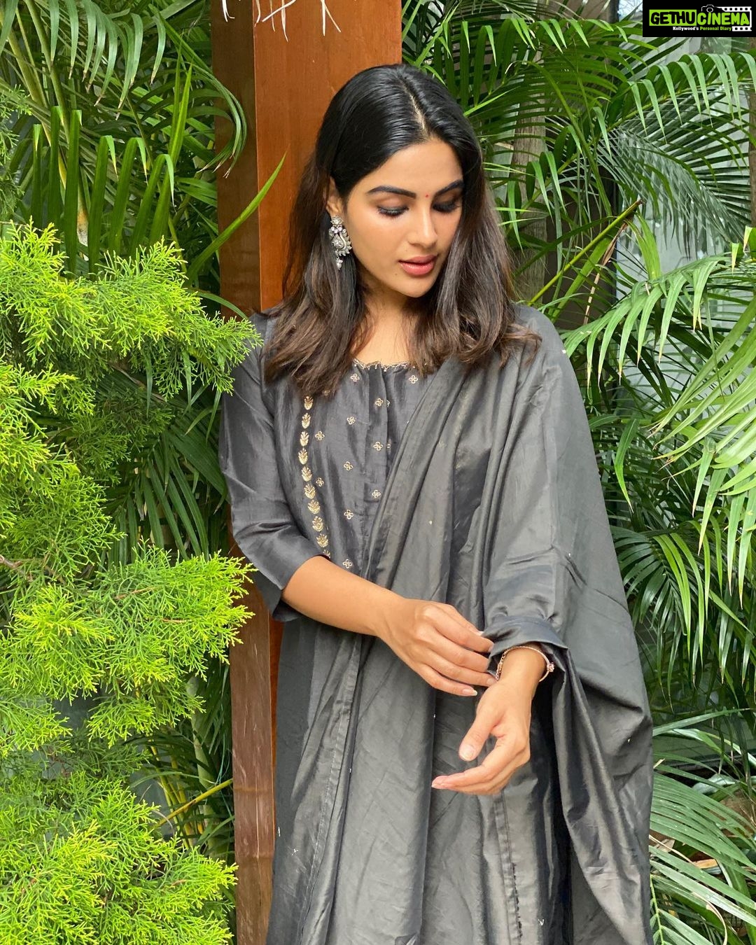 Samyuktha Menon Instagram - She has the power to drown you, softness to cleanse you and depth to save you. Celebrating the divine feminine energy ! Styled by @raji.raaga09 #vijayadashami #feminine #energy #deep #powerful #soft #she #powerful #love #samoninsta #samfam #navarathri The Ritz-Carlton, Bangalore