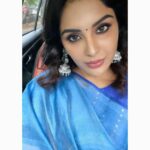Samyuktha Menon Instagram – Hola 👋🏼 Show some love 👀💙💙💙