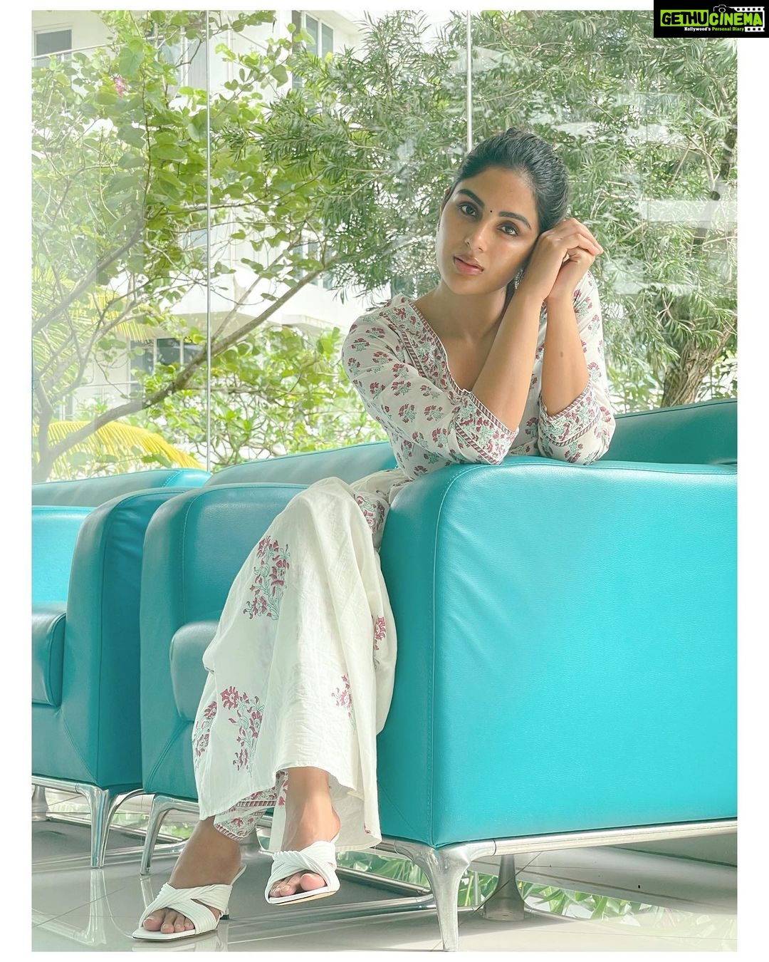 Samyuktha Menon Instagram - Peek-a-boo at the windows to my soul 💚 Wearing @theloom.in #peekaboo #windows #soul #iamsam #talesofsam #samoninsta #heythere #sayhello #sayhi #coloursofinsta #instamood #floral #white #huesoflife #musings #standstill #breathe #wowsome #finding #searching #epic #instadaily #photooftheday #instaclouds #flyhigh