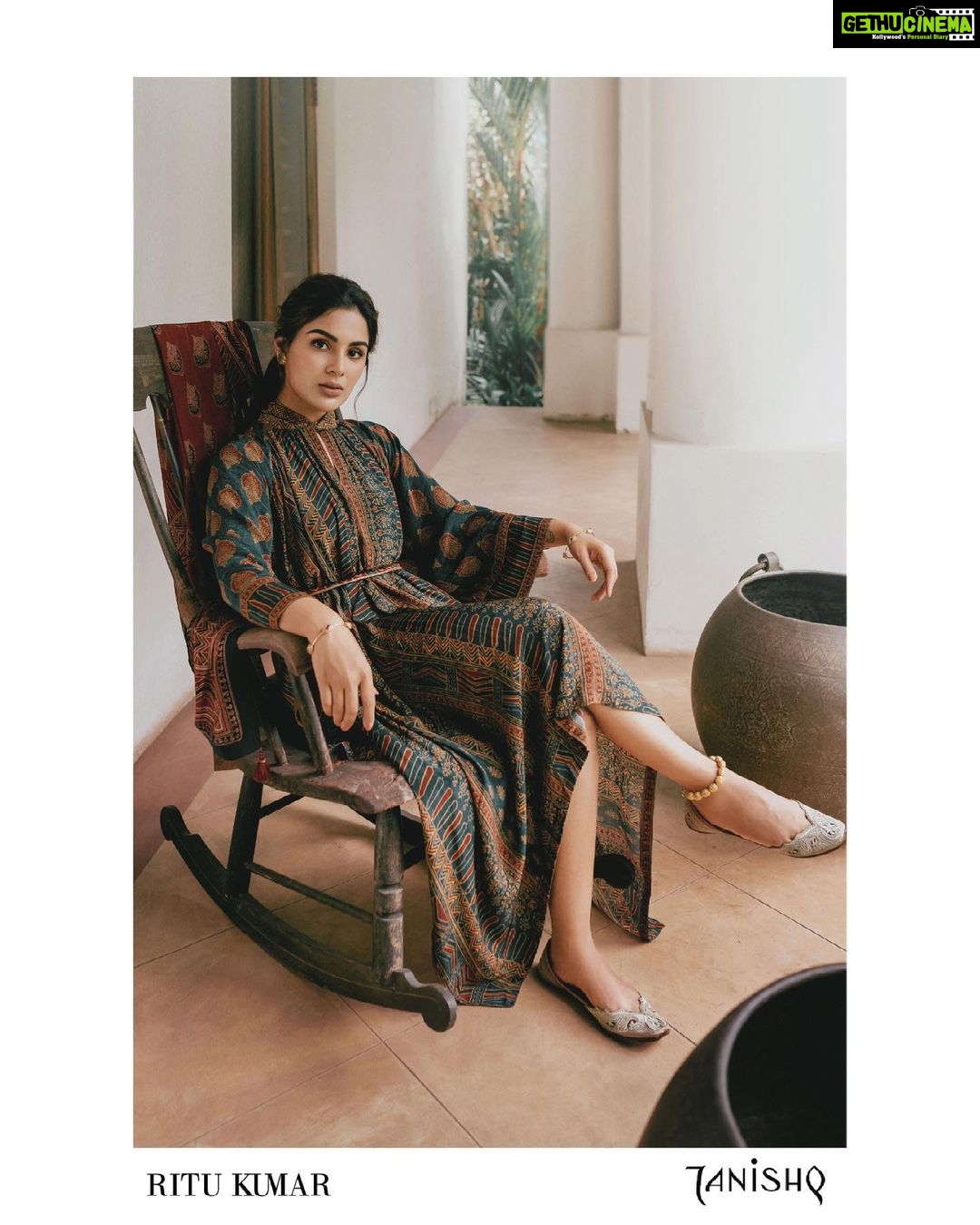 Samyuktha Menon Instagram - Embracing the beauty of her roots while falling in love with the charm of the unknown ✨ Thrilled and grateful for the opportunity to associate with two brands that embody grace and beauty so effortlessly. - @ritukumarhq and @tanishqjewellery - The bright and playful JILMIL Collection of Ritu Kumar just blended beautifully with the antique finish jewellery design from Tanishq’s AARAMBH collection. MUA : @unnips - thank you for working your magic ❤️ Photography : @vaffara_ Location : The stunning @chittoorkottaram_cghearth, heritage at it's absolute best! ☀️ Media Branding : @reeltribe #heritage #culture #tradition #ritukumar #tanishq #unnips #vaffara #chittoorkottaram #aarambh #jilmil #collection #photoshoot #lookbook #green #playful #samoninsta #grace #classic #contemporary #kochi #godsowncountry #newlook #ritukumarfashion #samfam #strength #beauty #kottaram #royalty #cochin