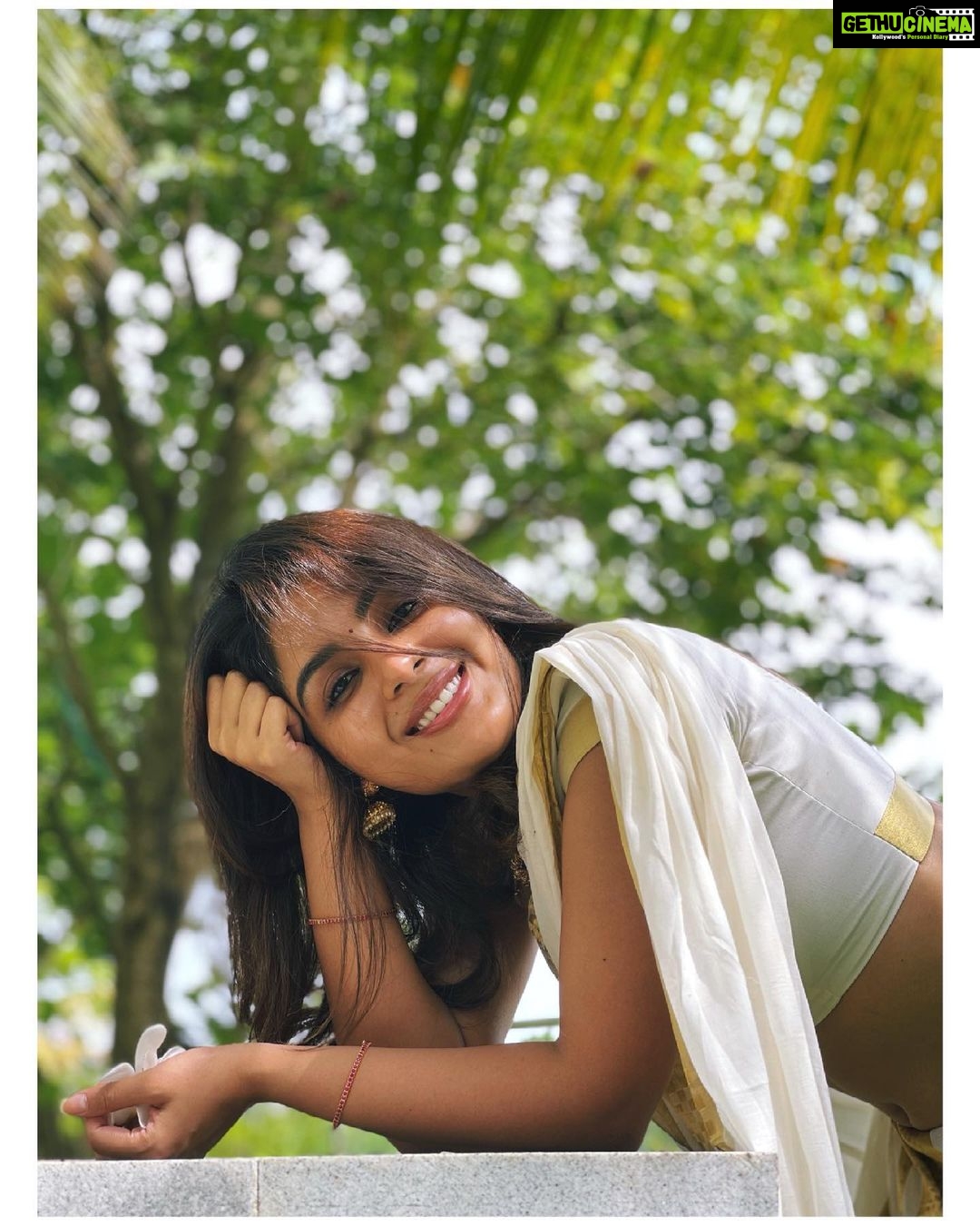 Samyuktha Menon Instagram - ✨✨ 📷 @faizsiddik #love #luv #instalove #subtle #stunning #saree #instamood #sareelove #keralasaree #samoninsta #samfam #talesofsam #killthemwithsuccess #burythemwithsmile #flow #sultry #instawhite #traditional #stylish #thumbstopper #weekendstunner