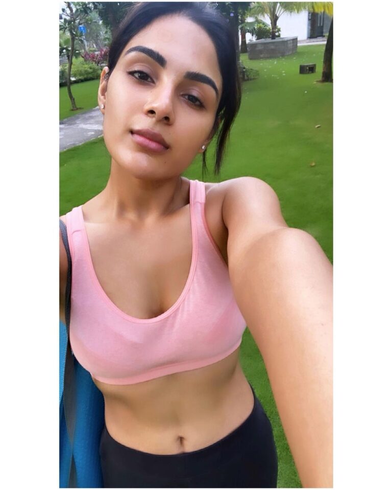 Samyuktha Menon Instagram - Don’t stop until You are so proud of Yourself 🔥 For the pain is temporary but PRIDE is forever 😊 #grind #nevergiveup #unstoppable #samoninsta #girlbuildinganempire #fire #power #workout #sweatitout #instaworkout #instamove #instaswag #fitness #stayfit #stayhealthy