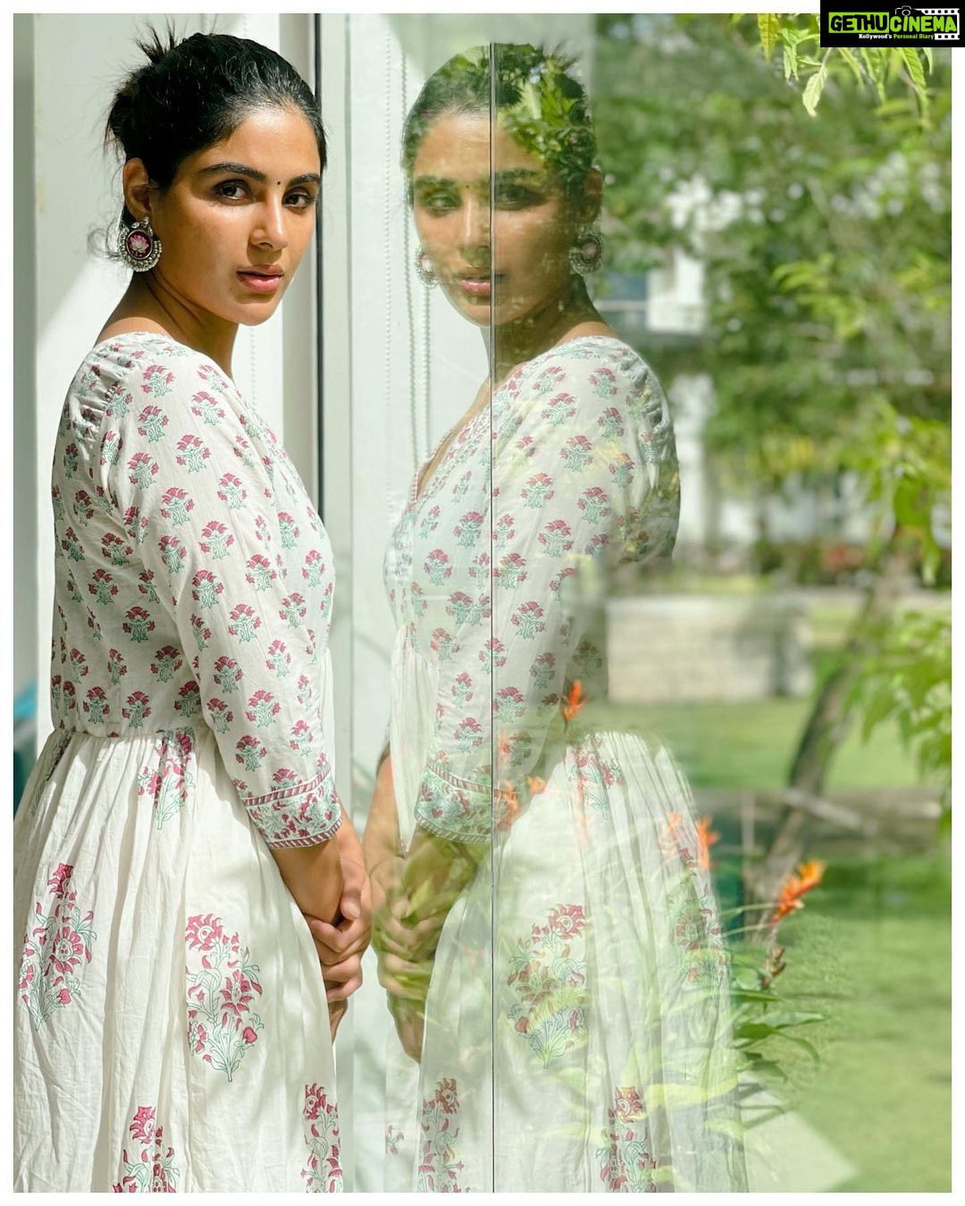 Samyuktha Menon Instagram - Peek-a-boo at the windows to my soul 💚 Wearing @theloom.in Captured by @faizsiddik 🤗🤗 #peekaboo #windows #soul #iamsam #talesofsam #samoninsta #heythere #sayhello #sayhi #coloursofinsta #instamood #floral #white #huesoflife #musings #standstill #breathe #wowsome #finding #searching #epic #instadaily #photooftheday #instaclouds #flyhigh