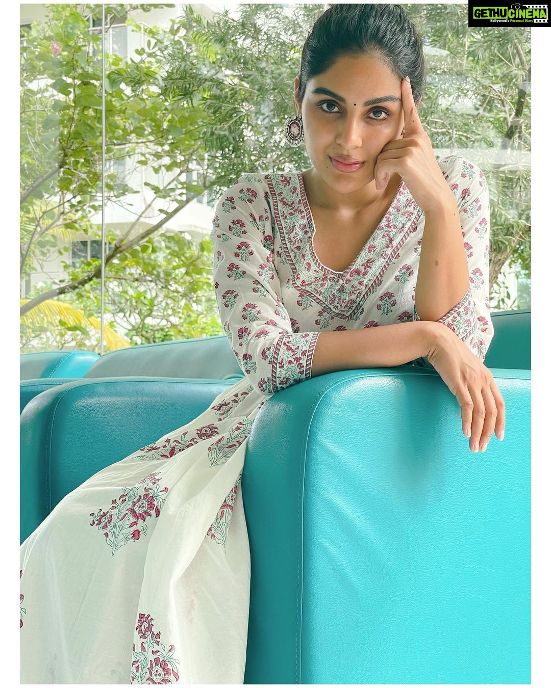 Samyuktha Menon Instagram - Peek-a-boo at the windows to my soul 💚 Wearing @theloom.in #peekaboo #windows #soul #iamsam #talesofsam #samoninsta #heythere #sayhello #sayhi #coloursofinsta #instamood #floral #white #huesoflife #musings #standstill #breathe #wowsome #finding #searching #epic #instadaily #photooftheday #instaclouds #flyhigh