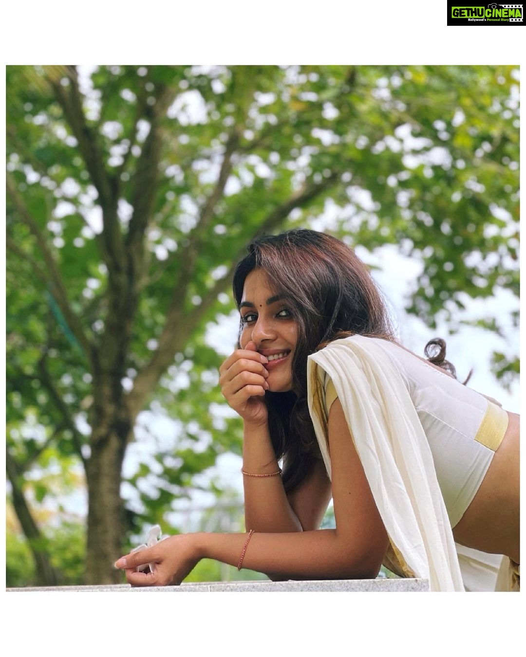 Samyuktha Menon Instagram - ✨✨ 📷 @faizsiddik #love #luv #instalove #subtle #stunning #saree #instamood #sareelove #keralasaree #samoninsta #samfam #talesofsam #killthemwithsuccess #burythemwithsmile #flow #sultry #instawhite #traditional #stylish #thumbstopper #weekendstunner