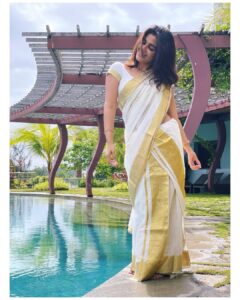 Samyuktha Menon Instagram - LOVE 📷 @faizsiddik #love #luv #instalove #subtle #stunning #saree #instamood #sareelove #keralasaree #samoninsta #samfam #talesofsam #killthemwithsuccess #burythemwithsmile #flow #sultry #instawhite #traditional #stylish #thumbstopper #weekendstunner