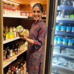 Samyuktha Menon Instagram – Someone has an eye for the right moment these days 😁 📷 @_sanjay.s.kumar_ 

#healthyfood #shoppingaddict #rightnow #offdaysbelike #alkalinewater #organic