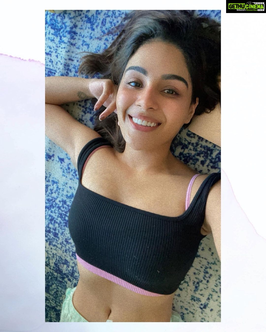 Samyuktha Menon Instagram - In the infinity of life where I am , All is perfect , whole , and complete ! #perfectok #happy #infinity #blessed #grateful #selfie #instaselfie #stayhome #staysafe #stayfit #fridays #instahome #hanginthere #joy #peace #relaxed #takecare