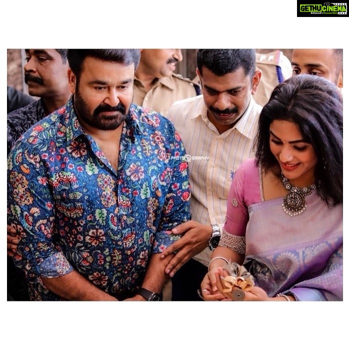 Samyuktha Menon Instagram - ആരാണ് ആ നടന വിസ്മയത്തിന്റെ മുന്നിൽ കോരിത്തരിച്ചു നിന്ന് പോവാത്തത് ? അദ്ദേഹത്തിന്റെ സിനിമകൾ സംഭവിച്ച കാലഘട്ടത്ത് സിനിമയേ സ്നേഹിച്ചതും , സിനിമയിൽ എത്തിപ്പെട്ടതും എല്ലാം ഭാഗ്യം .ഒപ്പം എന്നെങ്കിലും അഭിനയിക്കാൻ സാധിക്കട്ടെ എനിക്ക് 😊 പിറന്നാൾ ആശംസകൾ ലാലേട്ടാ ❤️ @mohanlal #mohanlal #thecompleteactor #foreverfangirl #vismayam #magician #lalettan #happybirthdaylaletta #cherishing #instamoment #blessed #oreorurajavu
