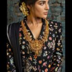 Samyuktha Menon Instagram - It is not about being flawless, but about Shining even through your flaws. Beauty comes from the strength to be yourself ❤️ Virtual hugs to all beautiful hoomans out there ! Have a beautiful weekend and Stay Safe 😊 ~~~~ Shoot for : Grihalakshmi @grihalakshmi_ Photography : Hansraj Dochaniya @hansrajdochaniya Styling : Malkeet Singh @curled.jpg Hair & Make Up : Suzzane Kurian @makeupsuze Sari : Usha from Vidhi by Save The Loom @ savetheloom_org, @savetheloomstore Jacket : Rahul Mishra @rahulmishra_7 Jewellery : TT Devassy @ttdevassy Production : Save The Loom @savetheloom_org #savetheloom #vidhi #handloom #handwoven #handcrafted #indianfashion #handmadeindia #chendamangalam #sari #saree #kerala #samyuktha #samoninsta #keralahandloom #kaithari #grihalakshmi #instareels #1M #fashioninsta #beauty #youarebeautiful #weekendvibes #instavibe
