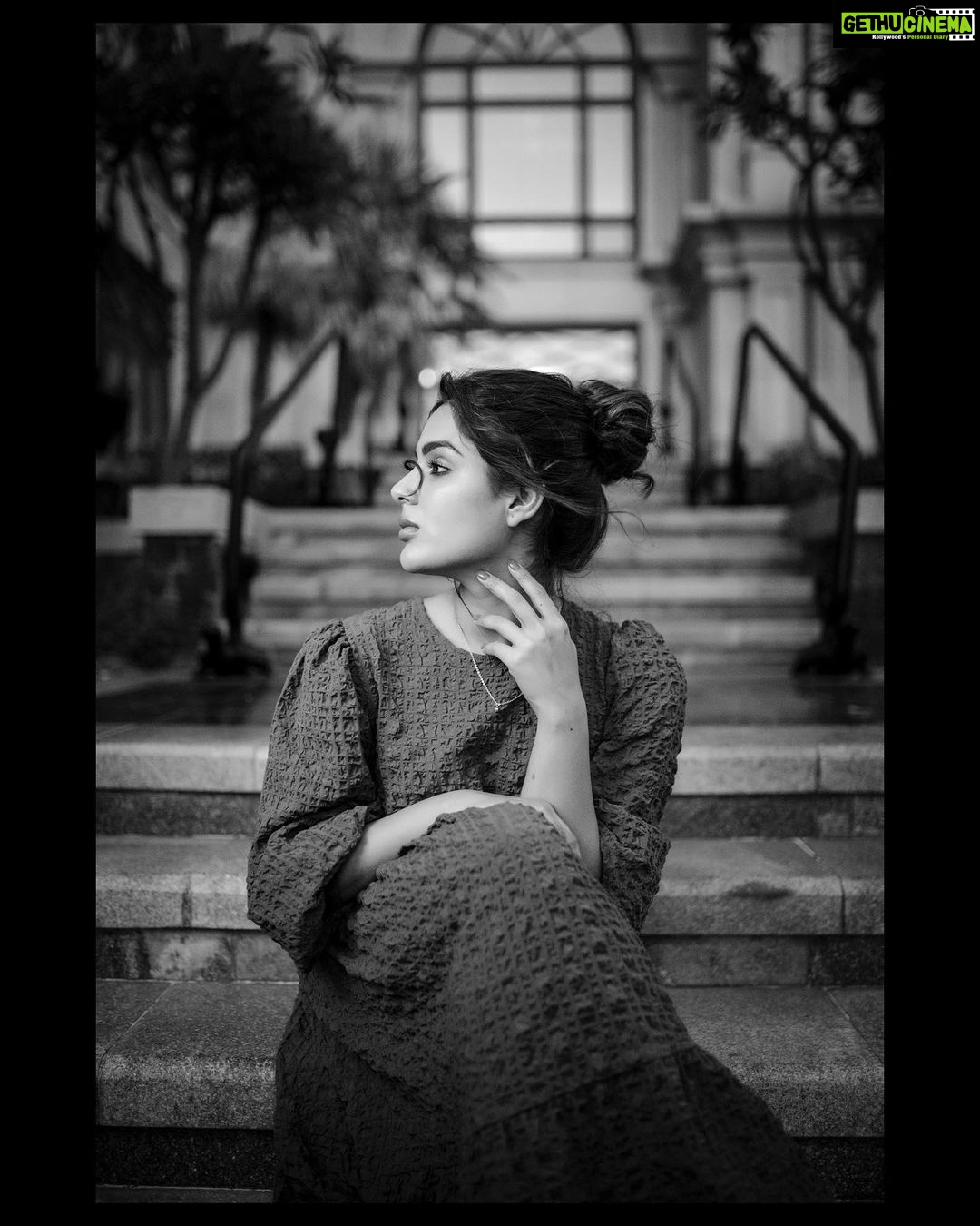 Samyuktha Menon Instagram - Introspection.Discovery.Clarity. It's all Black n White , Straight & Sorted once you bounce back from a fall. #blackandwhite #instablack #instawhite #discovery #introspection #calm #poised #peaceful #instadaily #instamood #samoninsta