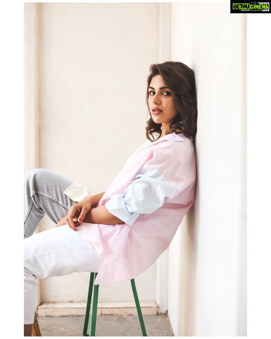 Samyuktha Menon Instagram - Hustle.. Unsettle.. And Push the world around you to not stop wanting. Photography : @tarunkoliyot Hair : @prakatwork Wearing : @bershka ( styled by me 😉) #imlovingit #mystory #neversettle #dreamgirl #instasexy #instacool #pastel #workisbae #goforthestars #hustle #instafun #samoninsta #instawow