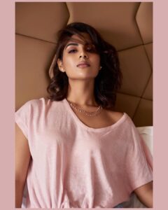Samyuktha Menon Instagram - Here is my neck It misses a peck @kalyanyasaswi @nehaavchander @sandhya__sabbavarapu
