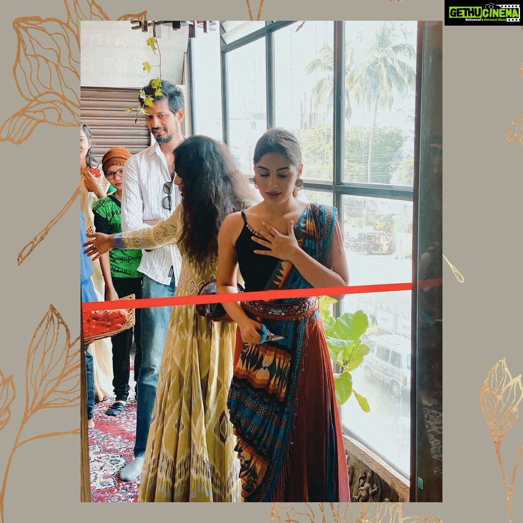 Samyuktha Menon Instagram - Extremely happy to have been part of your next big step in your career @jaanmonidas_official . This is all your sheer hardwork & dedication we see here.The event was not just another inauguration for me because all the while I have felt our connection is special and this is absolutely personal. Right from rushing out in 3 trots to the car, because we were late for the function to laughing out loud , lighting the lamp after a heartfelt prayer ,more than an event I consider this a memory made. Announcing the arrival of a stunning all solution Bridal Studio in Kochi by one of my personal favourites Jaanmoni Das. @jaan_moni_das @jaanmonidas_official #makeupstudio #instakochi #jaanmonidas #newstore #instahappy #instanew #bridalstudio #bridesofinstagram #makeupartist #instamakeup