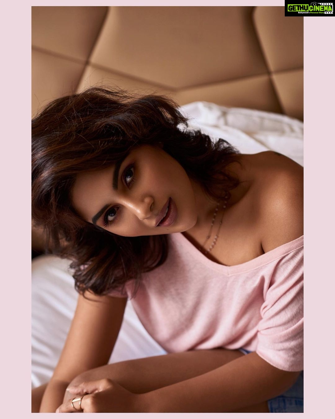 Samyuktha Menon Instagram - When the going gets tough .. take a pause ..breathe and Look right into the eyes of life. Nothing beats your own stare upon your reflections. #loveyourself #selflove #confidence #nothingisimpossible #lifejourney #mystory #smile #reflections #samoninsta My team @kalyanyasaswi @nehaavchander @sandhya__sabbavarapu