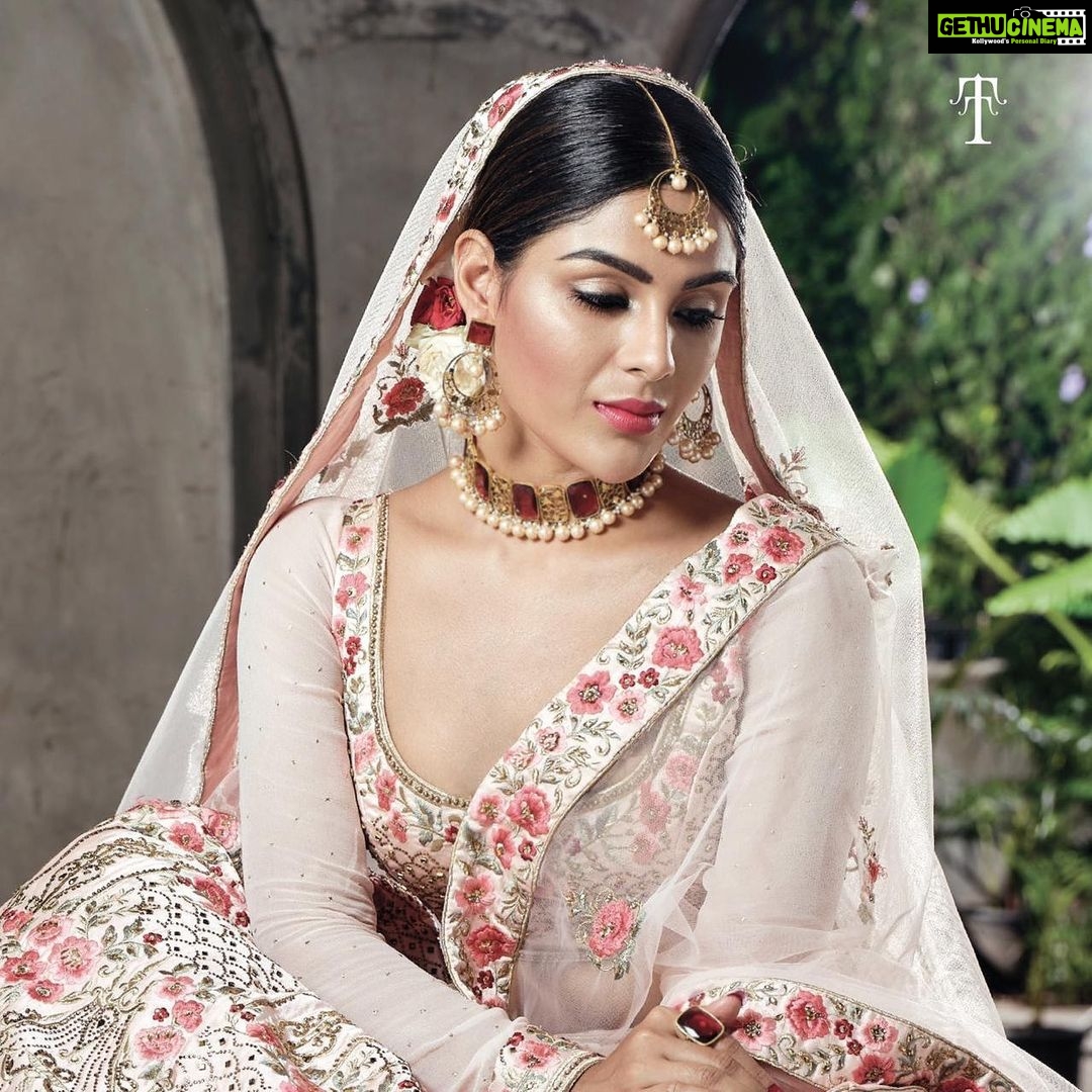 Samyuktha Menon Instagram - Happy to be associating with a brand which has a tradition of over 80 years, @ttdevassy ✨. Purity and tradition is now back in #vogue. Production house : Mindmine Films Director: Sivakumar PA Photography : @tijojohnphotography Jewellery: @ttdevassy jewellery Makeup: @jijeeshmakeupartist Media Relations (Samyuktha) : @fashionmongerachu