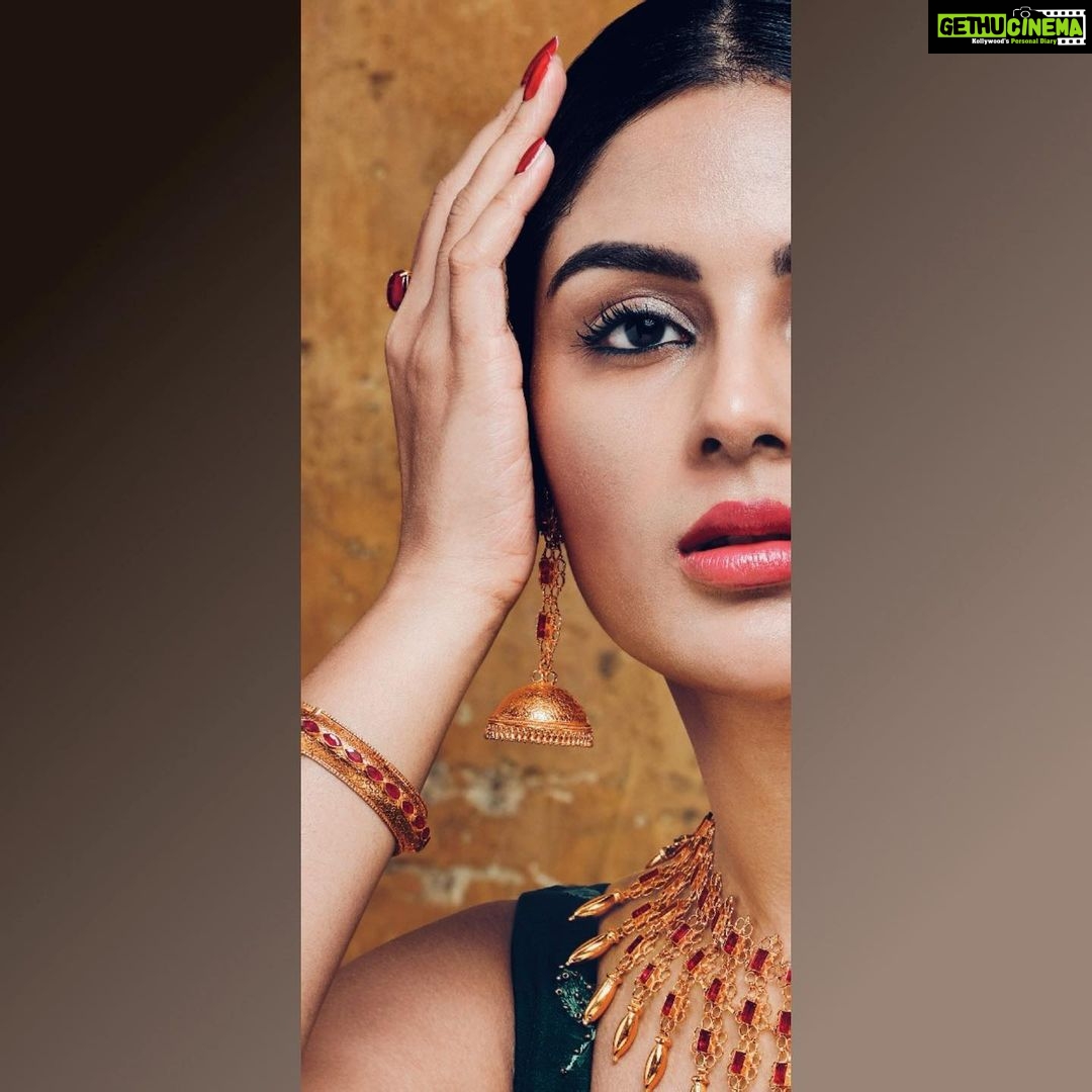 Samyuktha Menon Instagram - Everything has beauty , just see it .