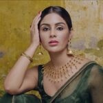 Samyuktha Menon Instagram - Happy to be associating with a brand which has a tradition of over 80 years. Purity and tradition is now back in #vogue. Production house : Mindmine Films Director: Sivakumar PA DOP :@jinto_light_worker Music : @just_in_varghese Edit: Lal krishnan_achutham Grade:Jitin Makeup: @jijeeshmakeupartist Costume: @sameerasaneesh Media Relations (Samyuktha) : @fashionmongerachu