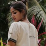 Samyuktha Menon Instagram - झीनी झीनी बीनी चदरिया ॥⁣⁣ काहे कै ताना काहे कै भरनी⁣⁣ कौन तार से बीनी चदरिया ॥⁣⁣ ~ ⁣⁣ Kabir, 15th century weaver poet⁣⁣ ⁣⁣ ~ ⁣⁣ ⁣⁣ “I have run mere cotton threads for the warp and weft. But how did God, the Master Weaver, make this finely woven fabric we call skin that we wear all our lives? What is the warp? What is the weft? What fine thread does he use?” wondered Kabir and broke into a song.⁣⁣ ⁣⁣ Jhini jhini bini chadariya,⁣⁣ Kaahe ka tana, kaahe ki bharani,⁣⁣ Kaun taar se bini chadariya?⁣⁣ ⁣⁣ Kabir sang, deeply immersed in love for the Master Weaver who ran bright coloured threads across the sky to weave mornings and later dyed them in orange and black to make evenings and nights. From the magical skin we wear to the fabric of the sky, the Master Weaver weaves them all ⁣⁣ ⁣⁣ The wonderment of handwoven engulfs me with great warmth as I discover the depth of human skills and life. ⁣⁣ ⁣⁣ ~⁣⁣ ⁣⁣ Handspun, Handwoven. Hand embroidered, Handcrafted outfit by @padmaja.online for Colors of Resilience collection by @savetheloom_org ⁣⁣ --⁣⁣ ⁣⁣ #kabir #poet #weaver #philosophy #inspiration #life #work #worship #journey⁣⁣ ⁣⁣