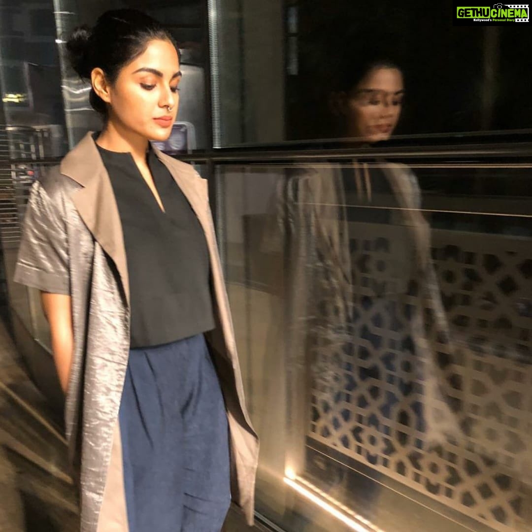 Samyuktha Menon Instagram - This past week I was in Delhi to cheer for a movement I am passionate about since they began their work in Kerala last year after the floods - Save The Loom. They have been doing some exemplary work - not just about the revival process post floods or ensuring better livelihood for the artisans but in bringing holistic paradigm shift in the manner the entire industry has been functioning. Congratulations @savetheloom_org . Your work has been deeply meaningful so far and I hope you shall continue this journey to bring back pride to the craft and its artisans. I on my part shall be the self appointed torchbearer for your work and shall support in every way I can. Life changing experiences are always born out of inner beliefs and deep reason to stay true to yourself. This is one such journey that has impacted me and you shall hear from me more on this. Attending this event in Delhi swell my heart with pride to see the recognition coming to an organisation that worked in the grassroots in Kerala being acknowledged at the highest platform for celebrating craft and our artisans. Bravo @savetheloom_org @menonpr @alpiboylla @dinumad Outfit : @akaaro by @gauravjaigupta #recognition #reward #kerala #indiacraftweek #indianfashion #handloom #khadi #consciousconsumption #worldstage GMR Aerocity New Delhi