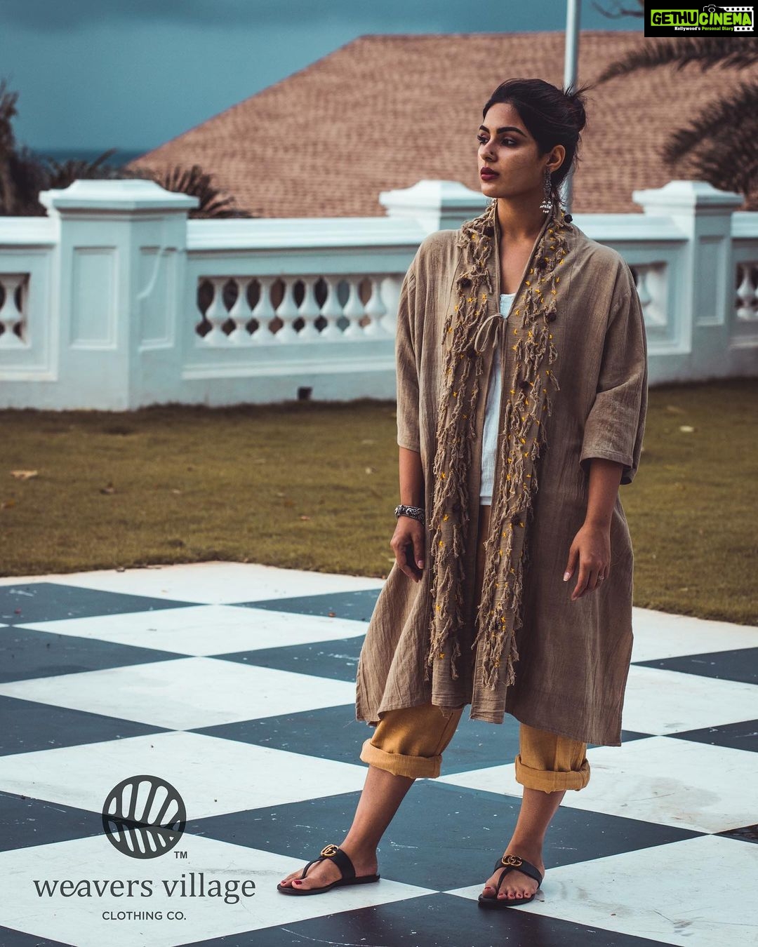 Samyuktha Menon Instagram - @ayurbodha Design / Styling : @shobhzvkv @nikitajayakumar Image: @aamiphotography Jewelry : @vummidianjaneyullu @Weaversvillage #NaturalFabric #Tulsidye #HealingFabric #Pitloom #KeralaHandloom #Sustainablefashion #natural #sustainable #ethical #wellnessliveinspired #welnessclothing #naturaldyes #healingfabric #keralahandloom #sustainablefashion #wellpreneur #mindbodysoul #mindbodyspirit #Consciousclothing