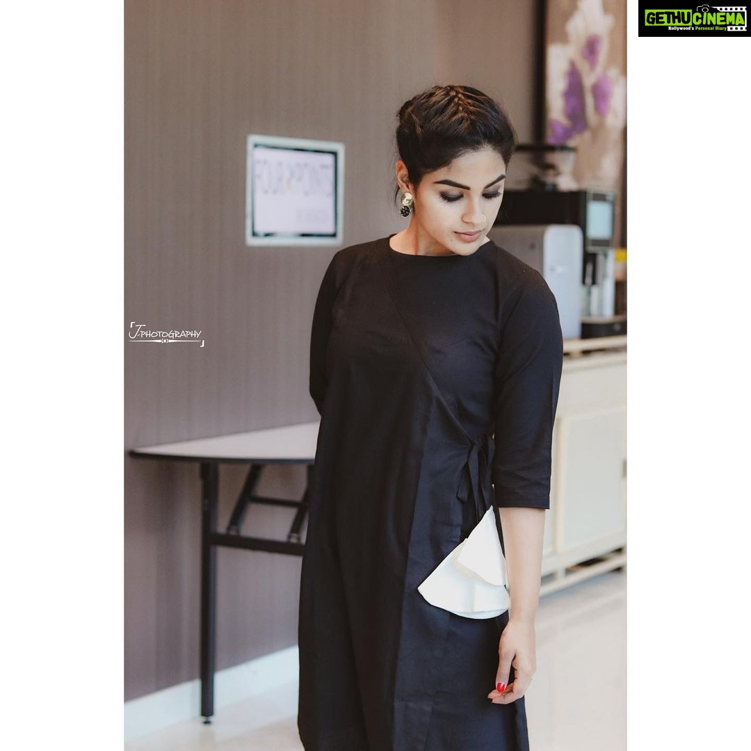Samyuktha Menon Instagram - In a @roukabysreejithjeevan 👠@gucci PC @decibelhost_