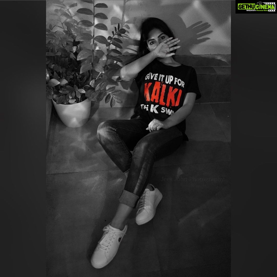 Samyuktha Menon Instagram - Give it up for KALKI . The K SWAG ✊🏻✊🏻 Kalki Merchandise from @mydesignationofficial . Big thank you to @jeesjohnphotography #kalki Viibee the cafe