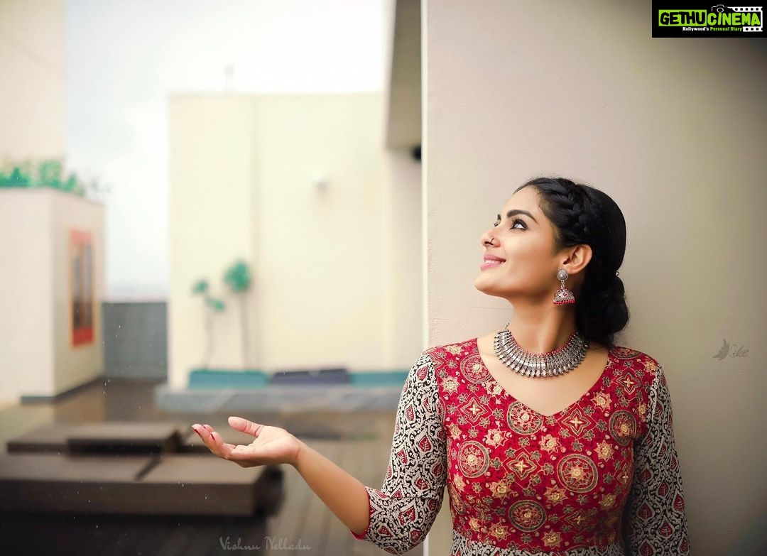 Samyuktha Menon Instagram - I am open to receive infinite blessings from the universe 🌌🌌🌌 @vishnunelladu photography