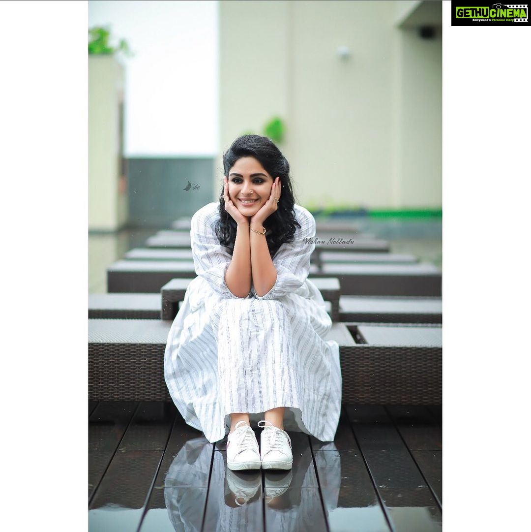 Samyuktha Menon Instagram - Nothing will work , unless you do 😊 In a @thunnal 👟 @armani Hair @femy_antony PC @vishnunelladu and @_decibelhost_ #kalki promotions