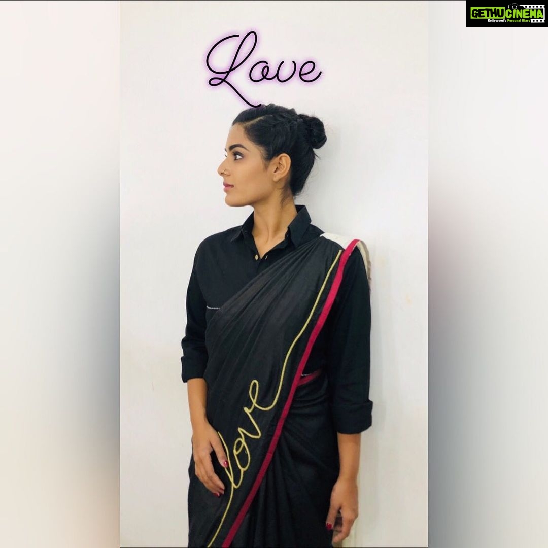 Samyuktha Menon Instagram - Love 💕 Wherever you are , whatever you do , be in love - RUMI Thank you so much for all the love everyone showered on us at yesterday’s teaser launch 😊 Wearing @roukabysreejithjeevan Styling : me myself Hairdo : @sajithandsujith #swipeleft #love #saree #kalki #selflove