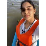 Samyuktha Menon Instagram - Unveiling my secret indulgence !! Kochi waters , sunrise , paddling ❤️❤️ @supinkochi #kochi #backwaters #paddleboarding #staduppaddleboarding #sunrise #arabiansea #kerala #godsowncountry