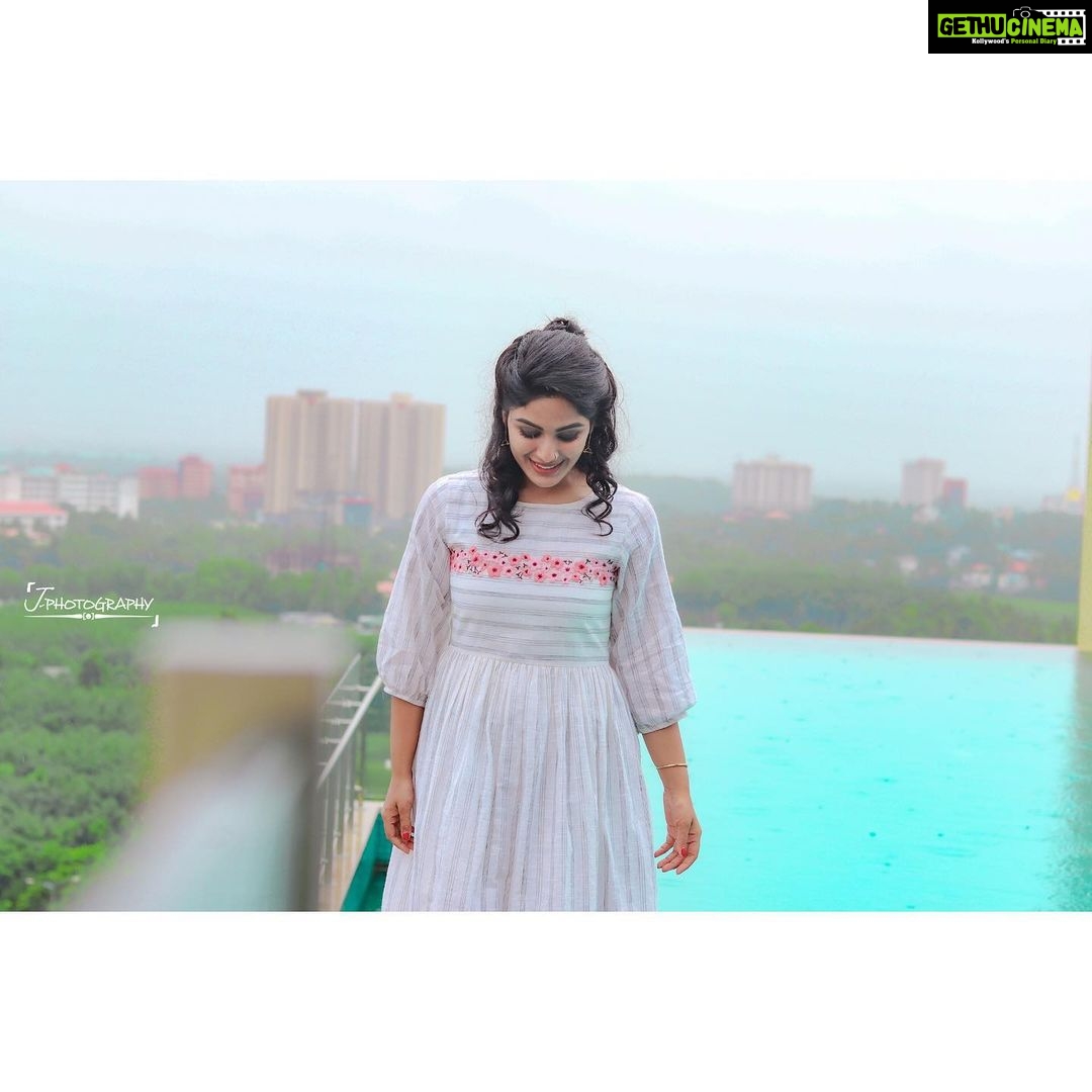Samyuktha Menon Instagram - Nothing will work , unless you do 😊 In a @thunnal 👟 @armani Hair @femy_antony PC @vishnunelladu and @_decibelhost_ #kalki promotions