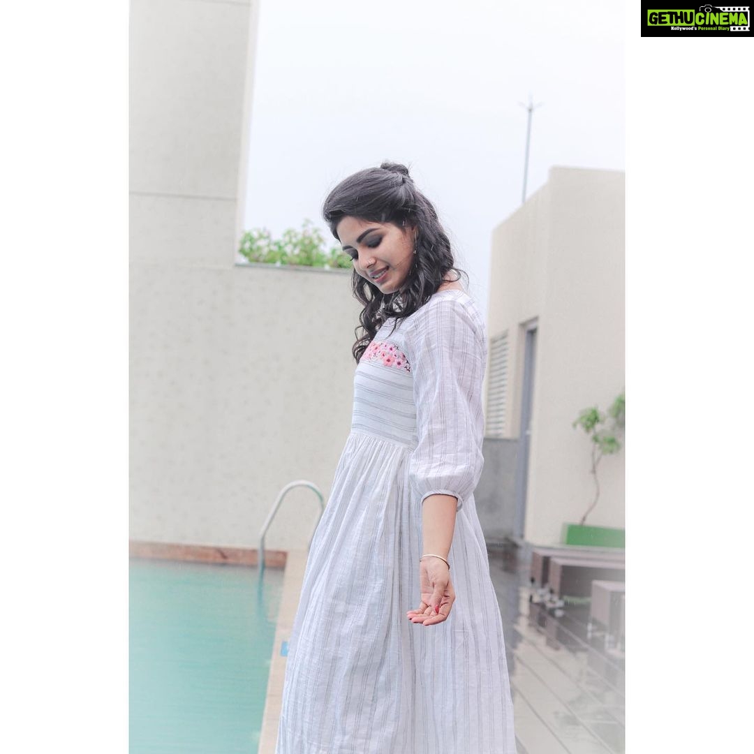 Samyuktha Menon Instagram - Nothing will work , unless you do 😊 In a @thunnal 👟 @armani Hair @femy_antony PC @vishnunelladu and @_decibelhost_ #kalki promotions