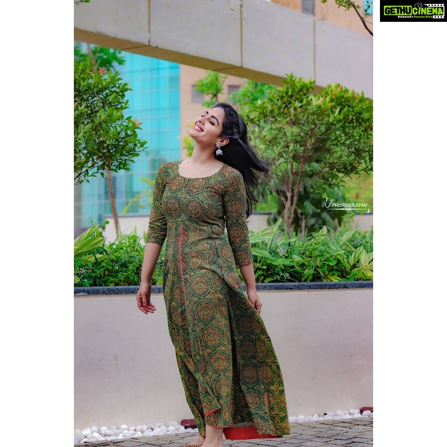 Samyuktha Menon Instagram - In a @jugalbandhi again ❤️❤️ Earring @jugalbandhi Hair @suluhairstylist 👠 @all_about_sole #kalki promotions PC @_decibelhost_