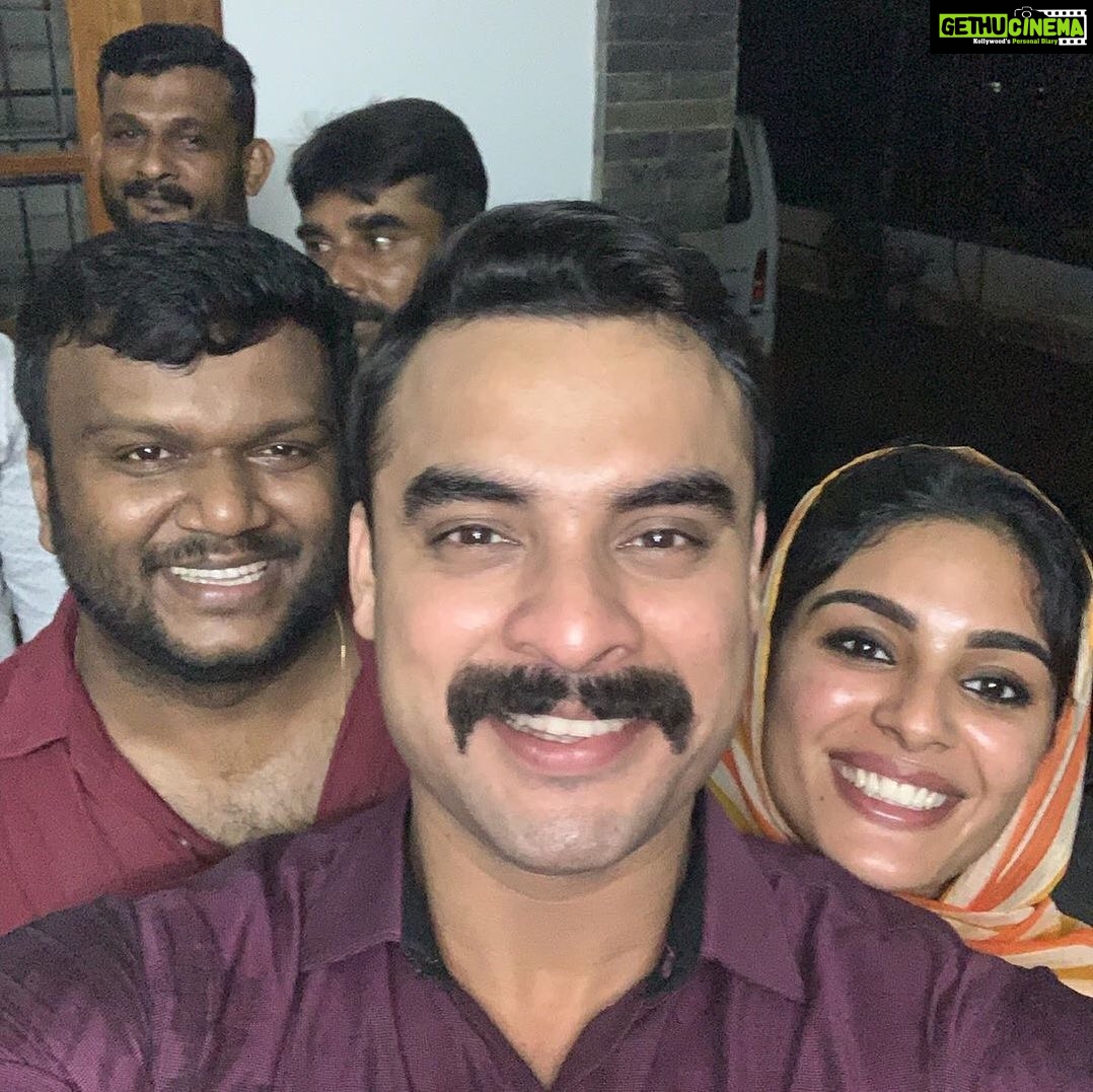 Samyuktha Menon Instagram - Proud to be a small part of this wonderful movie @uyaremovie #50thdaycelebration @tovinothomas @ashokanmanu Thank You 😊