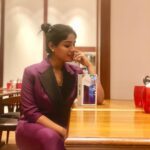 Samyuktha Menon Instagram - Meet #oppof11pro . The latest phone from @oppo . With a wonderful selfie pop up camera and many other features. Happy to do the first sales @mygdigital Edapally. All the photo freaks grab your #oppof110pro from @mygdigital which has branches all over Kerala. Thank you @asaniya_nazrin for this look of mine .