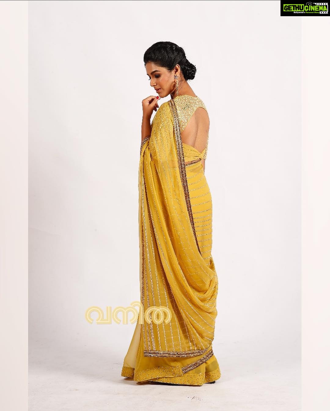 Samyuktha Menon Instagram - Vanitha Film awards 😊 PC @sreekanth_kalarickal Costume Courtesy @paisleestudio MUA @unnips Jewellery @amarrajewels