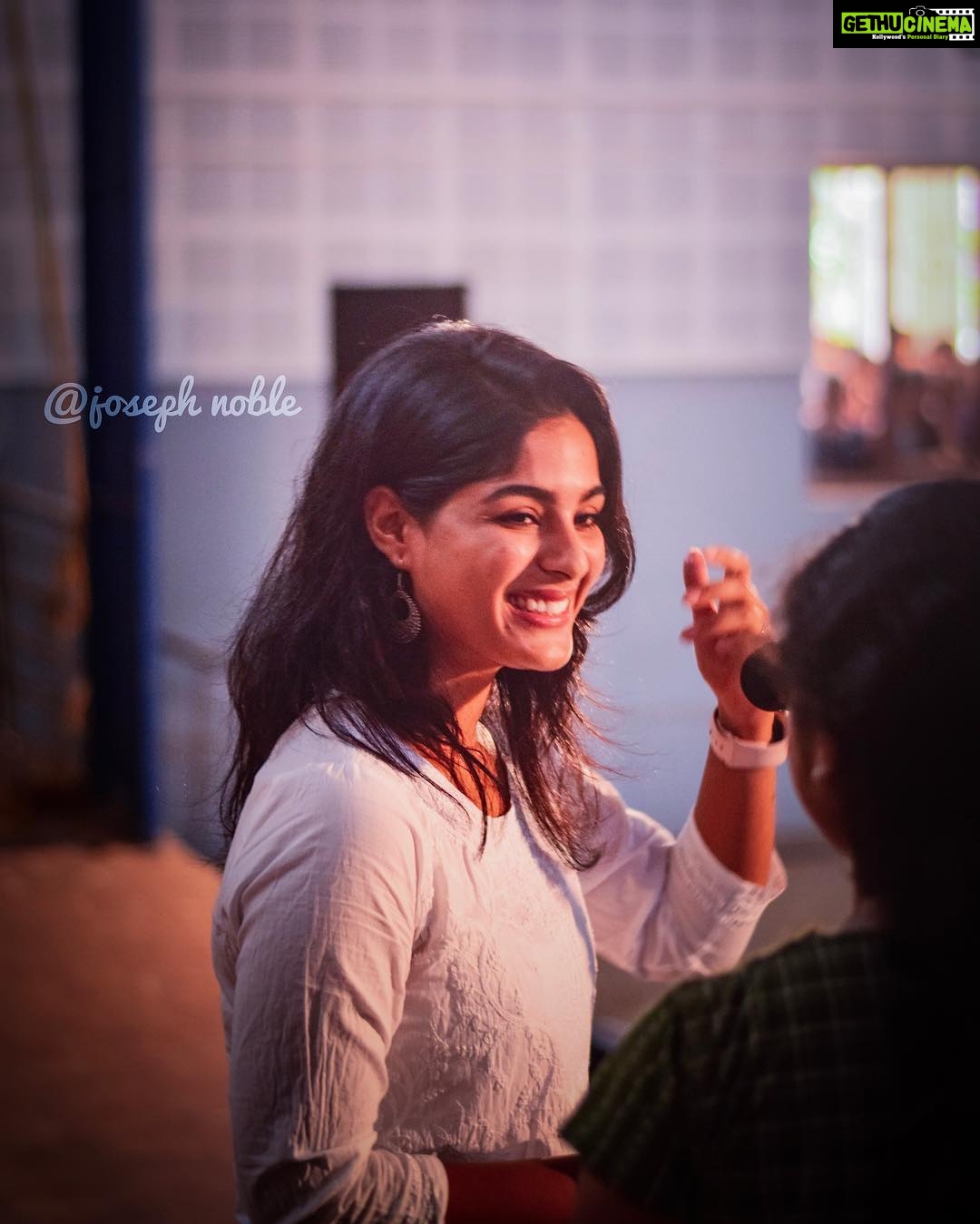 Samyuktha Menon Instagram - Government Brennen College, Thalassery , pure vibe . Thank you so much for giving me some beautiful moments ❤️😊 #swipeleft #happiness. PC @joe_e7 Thalassery, India