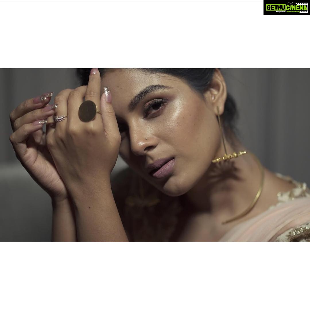 Samyuktha Menon Instagram - In a @poornimaindrajith MUA : @unnips Jewellery : @celia_palathinkal Nail Art : @artistry.nail @flying_asplif_ I don’t have to thank you . So 🤗. You make me love myself through your pictures.