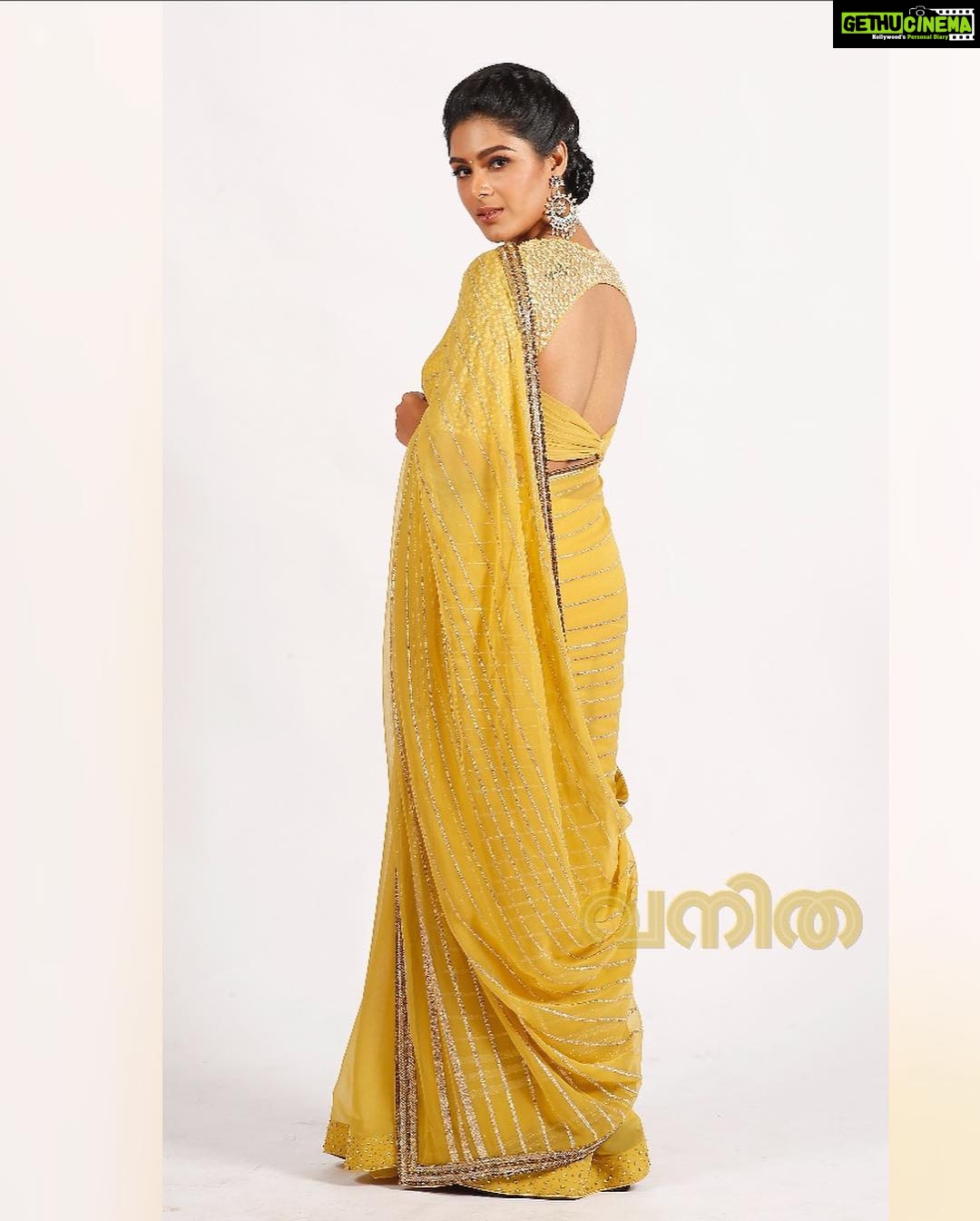 Samyuktha Menon Instagram - Vanitha Film awards 😊 PC @sreekanth_kalarickal Costume Courtesy @paisleestudio MUA @unnips Jewellery @amarrajewels