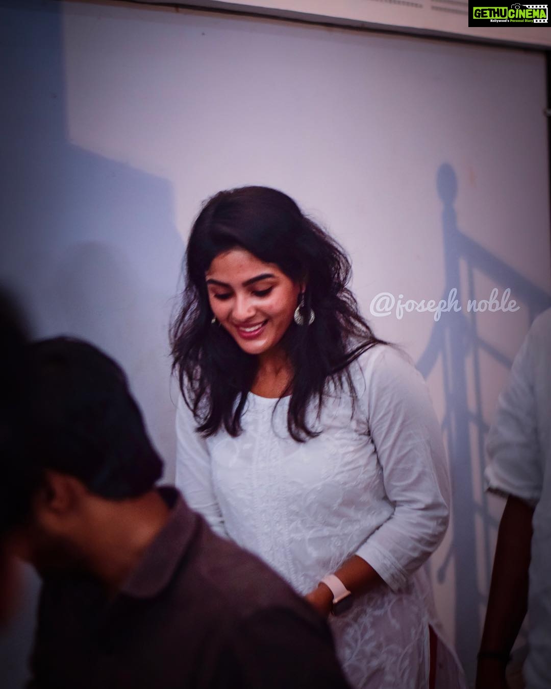 Samyuktha Menon Instagram - Government Brennen College, Thalassery , pure vibe . Thank you so much for giving me some beautiful moments ❤️😊 #swipeleft #happiness. PC @joe_e7 Thalassery, India