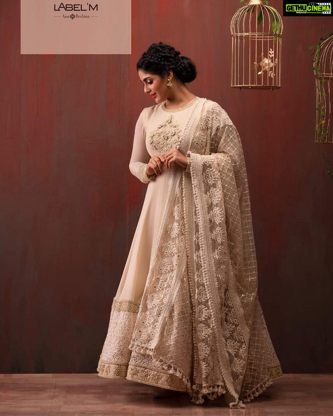 Samyuktha Menon Instagram - @labelmdesigners ❤️ #swipeleft #bridalwear #wedding