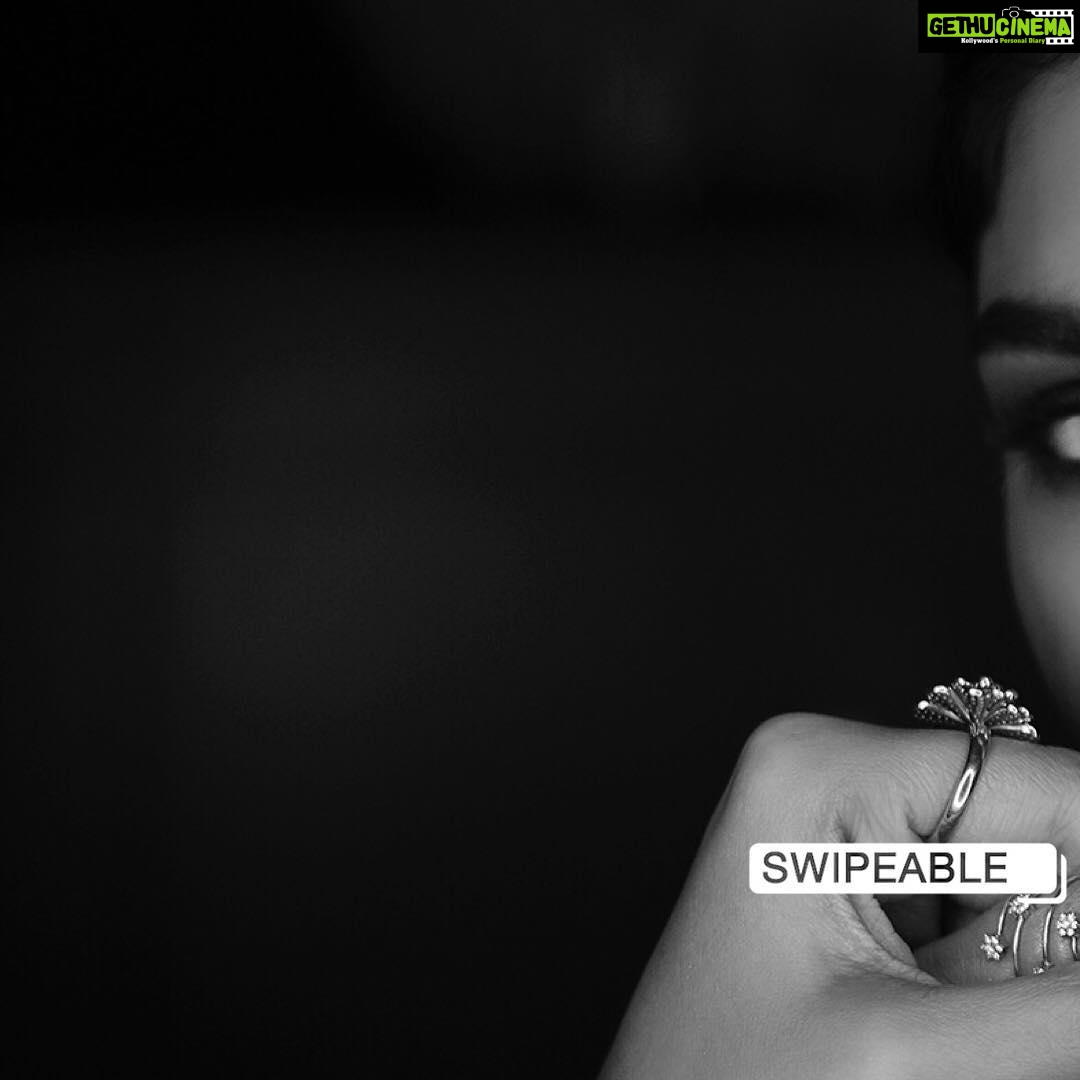 Samyuktha Menon Instagram - #swipeleft @ritzmagazine @shafishakkeer @subiganesh @janki.prakash.designs