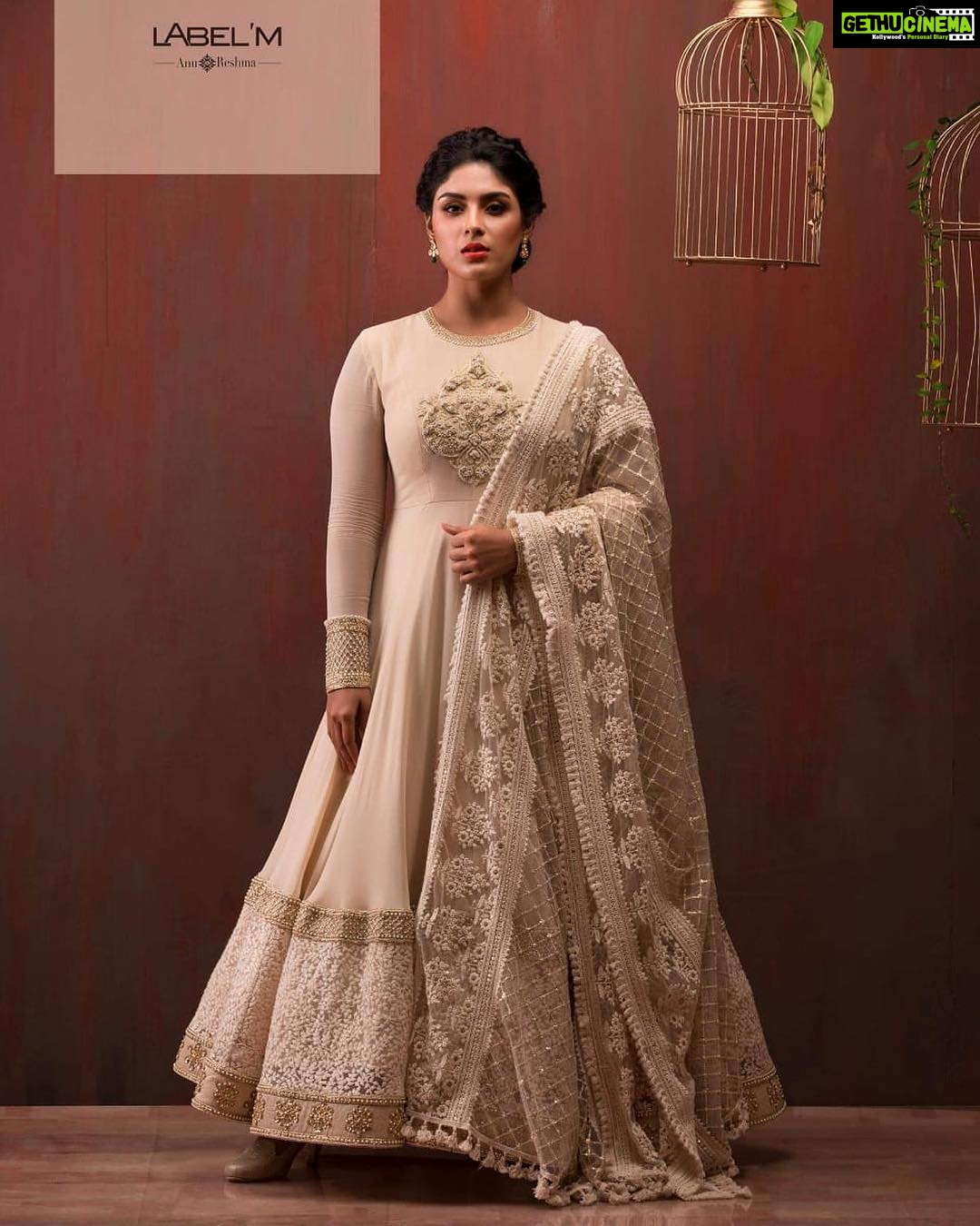 Samyuktha Menon Instagram - @labelmdesigners ❤️ #swipeleft #bridalwear #wedding