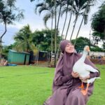 Sana Khan Instagram - Allah is the creator of all things 😍♥️ Human,nature,animals and everything that exists. Nature lovers raise ur hand ✋ What a place @fazlaninaturesnest 🥰 #sanakhan #anassaiyad #nature #beauty #lonavala #duck #subhanallah #alhamdulillah #allahuakbar Fazlani Natures Nest Takwe