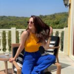 Sandeepa Dhar Instagram – Tanned & Tipsy 🌞 #happyhour 
@lmmahabaleshwar
 #staycation Le Méridien Mahabaleshwar Resort & Spa